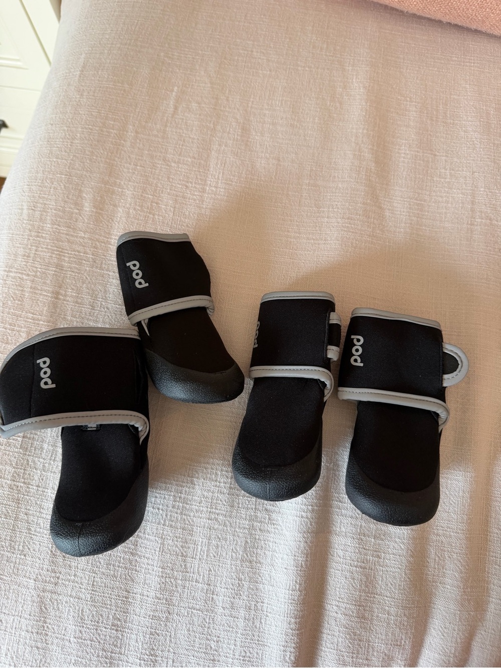Pod Black Dog Boots with Gray Trim - Pack of 4